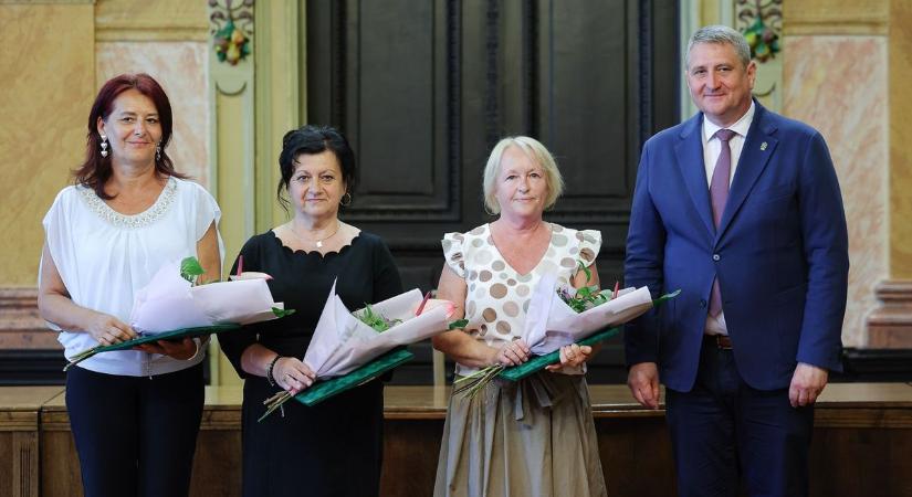 Négy óvónő munkáját ismerte el Eger a pedagógusnapon