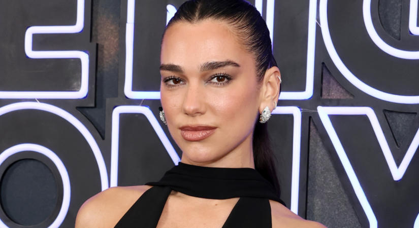 Dua Lipa már most viseli az ősz egyik legnagyobb ruhatrendjét - és 9 ezer forint alatt is beszerezheted