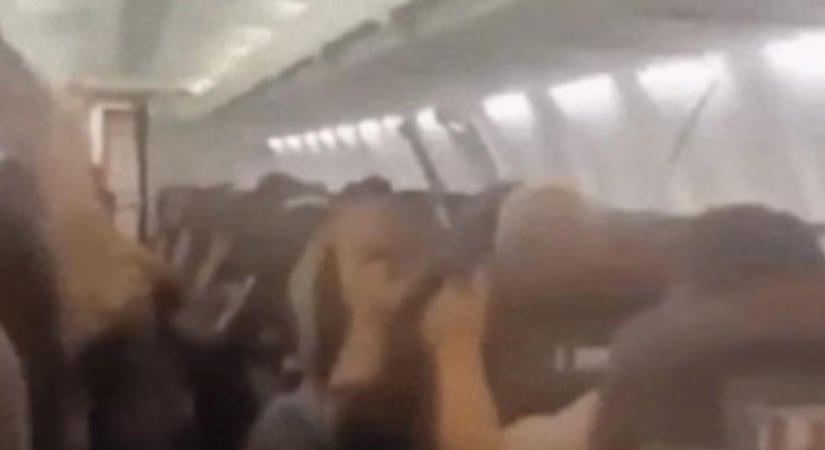 Felszállás közben az egész repülő remegni kezdett, majd az utasok legnagyobb rémületére döbbenetes dolog történt – videó