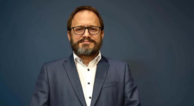 Benyújtotta a kormány a nagy adócsomagot, nyugdíjemelés és reklámadó is jönne
