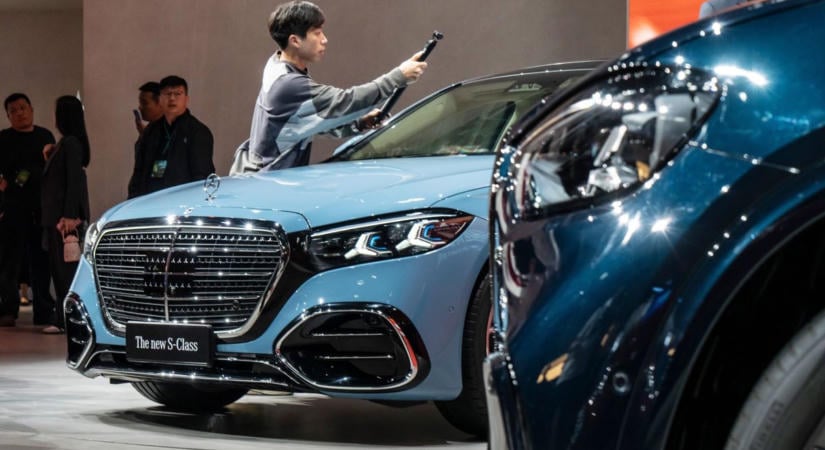 A sírba viszi Kína a Mercedest, nem látszik az alagút vége: már az S-osztály és a Maybach sem kell – Kecskemét most robbanthat igazán