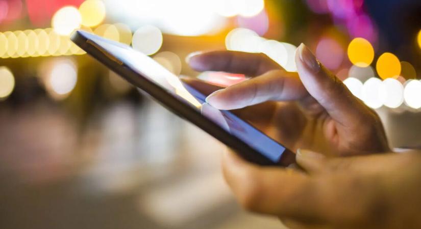 Így enyhíthetjük a mobilozás okozta kéz- és hüvelykujjfájdalmat