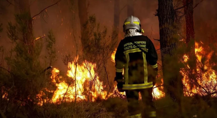 Pusztító erdőtűz tombol, közben gyújtogatókra csaptak le Franciaországban