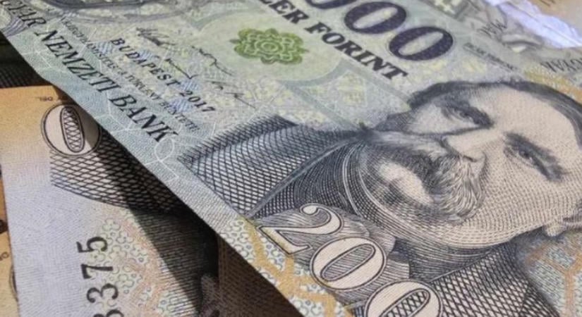 KSH: 745 ezer forint a bruttó átlagkereset