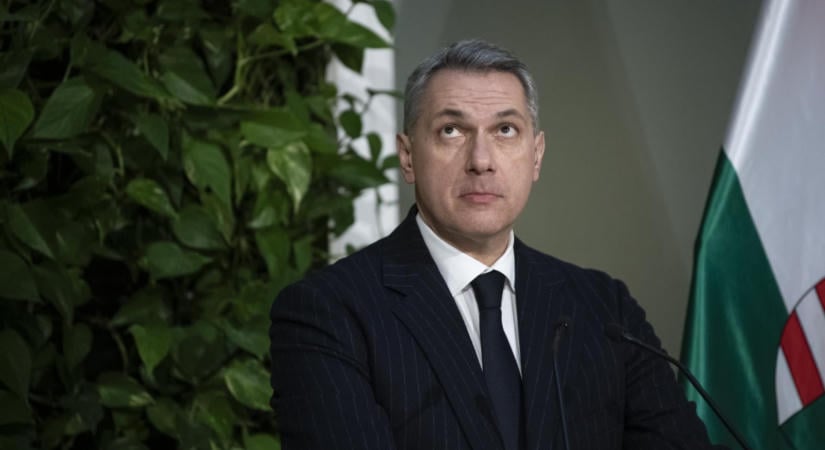 Vitézy Dávid szerint Lázár János nem olvasott e-maileket, Orbán Viktornak pedig „őszinte híve” elköszönéssel írt