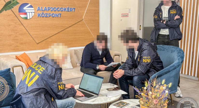 Az Alapjogokért Központ háttércégénél tartott házkutatást a Nemzeti Nyomozó Iroda