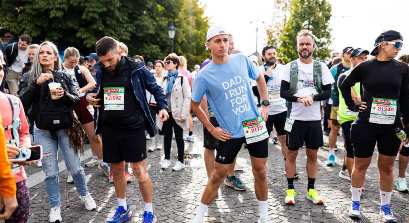 Megható jelenet: Hankó Balázs fia az apjáért futott a maratonon, Orbán Viktor is kiposztolta – "Apa, érted futok"