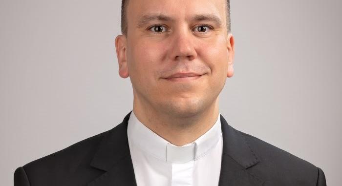 A Betlehemben emberként közénk született Isten nagyon szeret minket