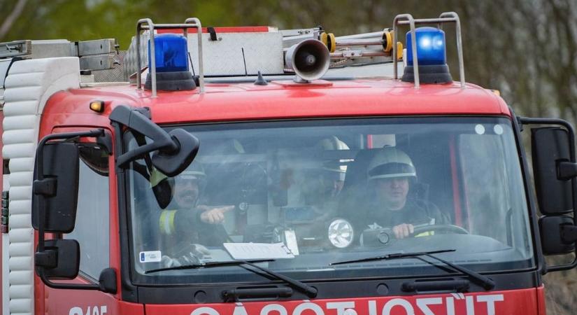 Szirénák verték fel Eger csendjét csütörtök este – kigyulladt a fakocsma a Felsővárosban