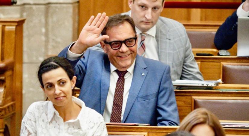 Kiderült, mennyibe kerülhet Pócs János kamerás Ray-Ban szemüvege
