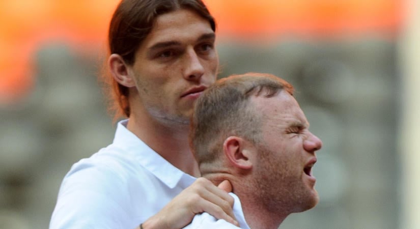 Rooney jogi lépéseket fontolgat Carroll könyve miatt