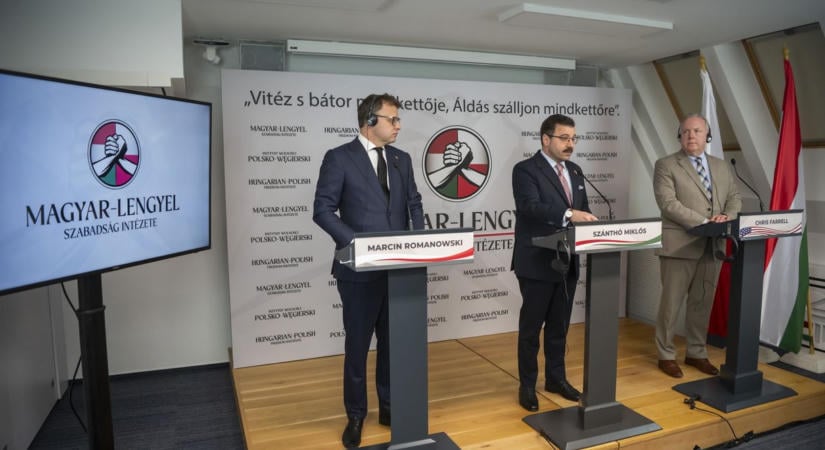 Házkutatást tartottak a rendőrök az Alapjogokért Központnál az itt bujkáló lengyel miniszterhelyettes ügyében