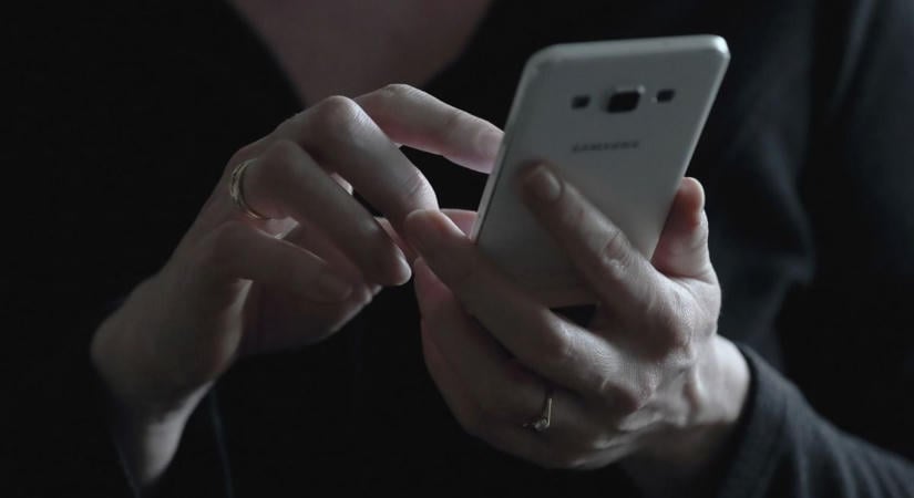 Telefonhívással kezdődött, milliós bukás lett belőle: így dolgoznak a banki csalók