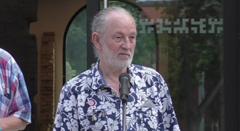 Galántai György: a rendőrök gumibottal ütötték a kápolnaműterem ajtaját