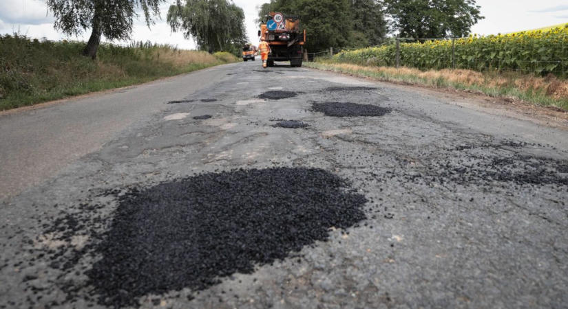 Kátyúz a közútkezelő az egyik legrosszabb zalai útszakaszon, a helyiek azonban más megoldásra várnak