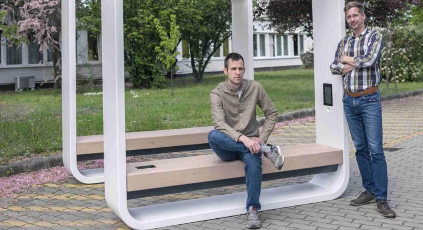 Már a NASA-nál is kipróbálható a budakalászi okosbútor-gyártó padja