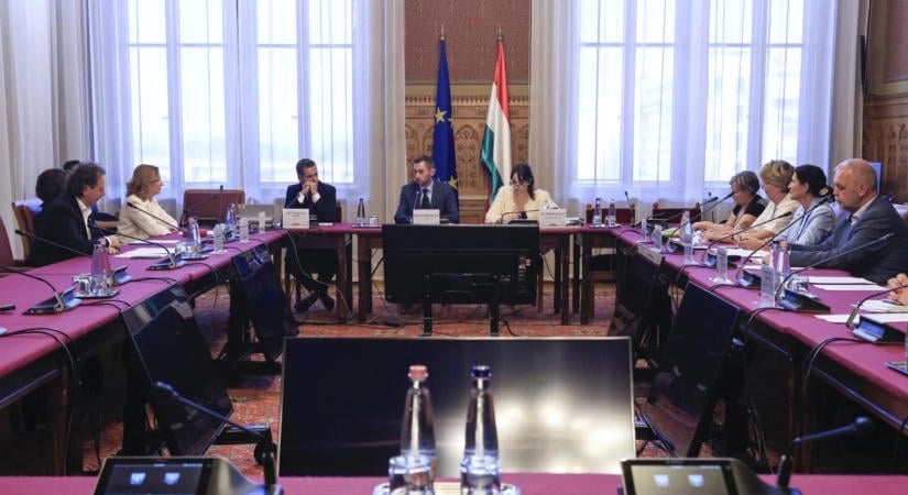 Szerdán kezdődnek a Médiatanács elnöki tisztségére pályázók meghallgatásai