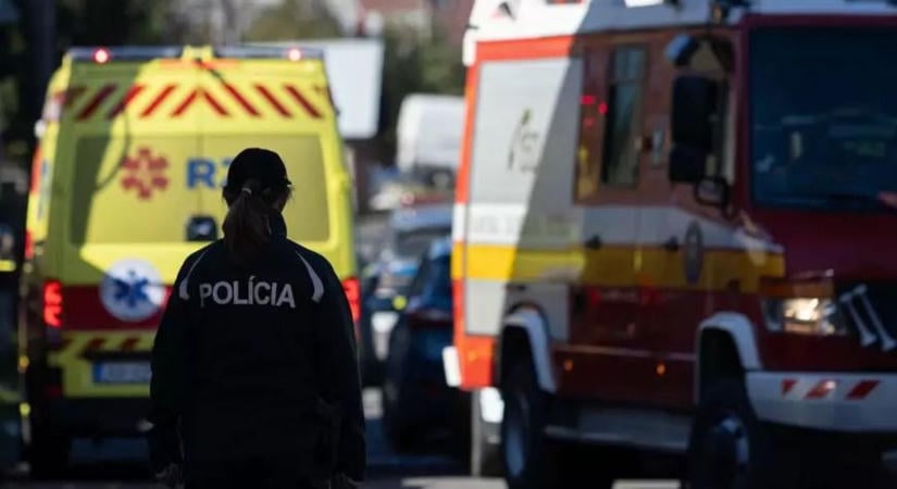 Megdöbbentő fordulat a gyilkos támadás után: letartóztatták a 13 éves iskolai késelő anyját