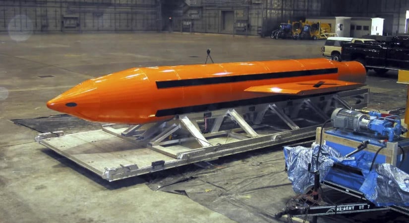 Források szerint az USA fontolgatja a „minden bomba anyjának” bevetését Irán ellen