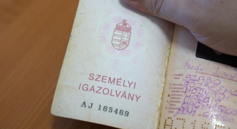 Ma lejárnak a régi, könyvformátumú személyazonosító igazolványok