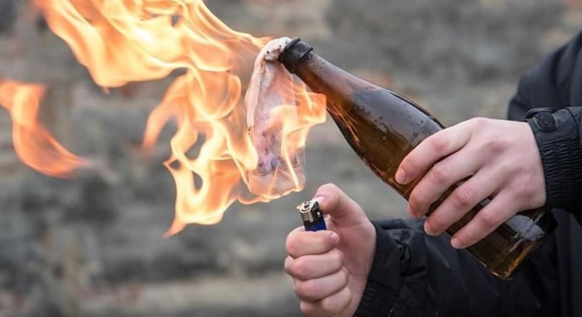 Molotov-koktéllal fenyegette szüleit a begőzölt férfi Fejérben