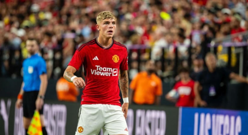 Focizott Manchesterben, felfüggesztett börtönt is kapott, most visszatér a pályára