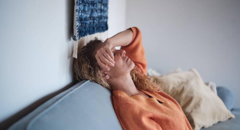 Árulkodó jelek, hogy kibillentek a hormonjaid: így üzen a tested