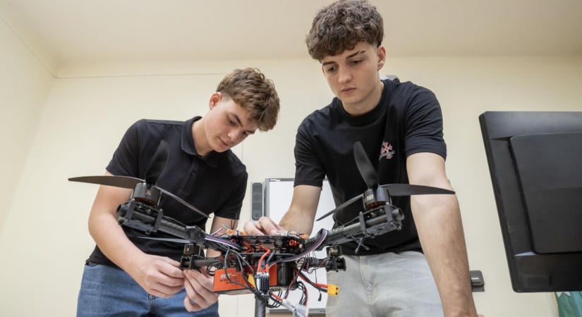 A videójátékok és robotkarok sosem mennek ki a divatból (galéria)