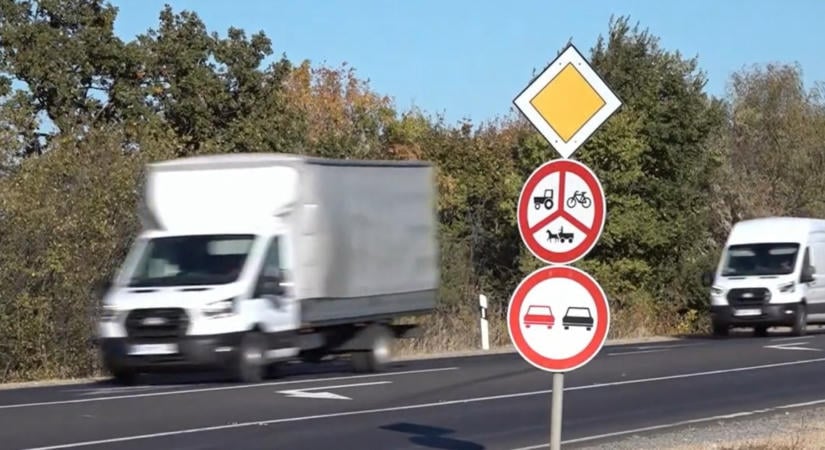 Hirtelen lett rosszul a 4-es főúton meghalt, alig pár hónapos Olivér: szülei néhány éve a testvérét is elveszítették