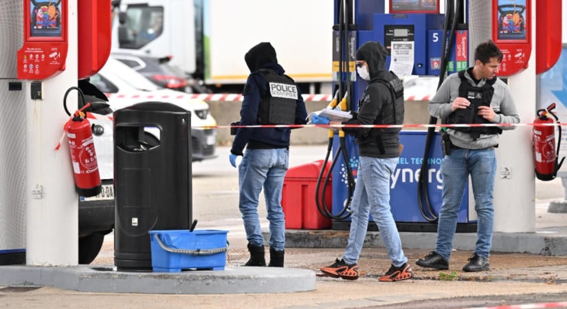 Gépkarabéllyal vadászott járókelőkre egy férfi Párizs mellett, egy 12 éves gyereket is eltalált