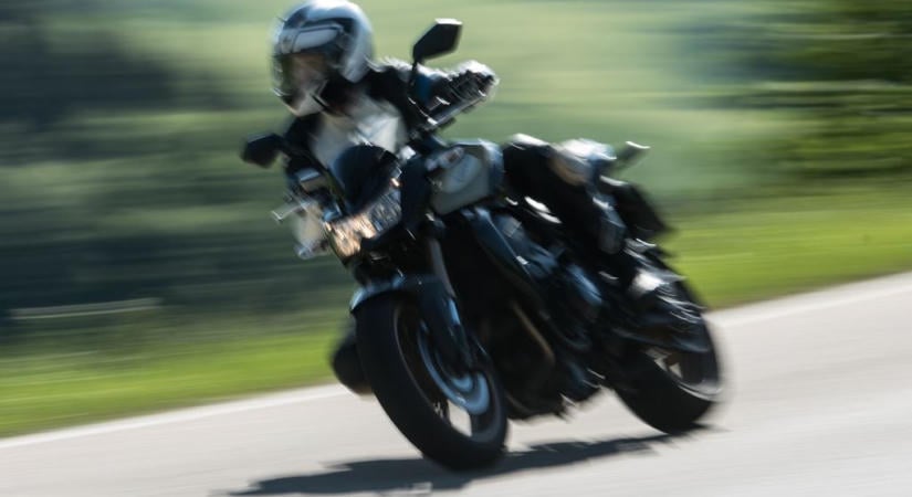 Szemre bemondták a rendőrök, hogy 205-tel ment, elkobozták a motorját
