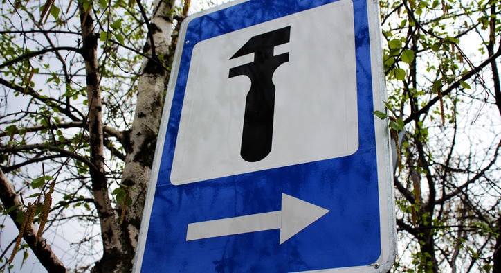 Fiatal sofőrök nagyot néznek ennél a magyar KRESZ-táblánál: mit ábrázol a furcsa jel?