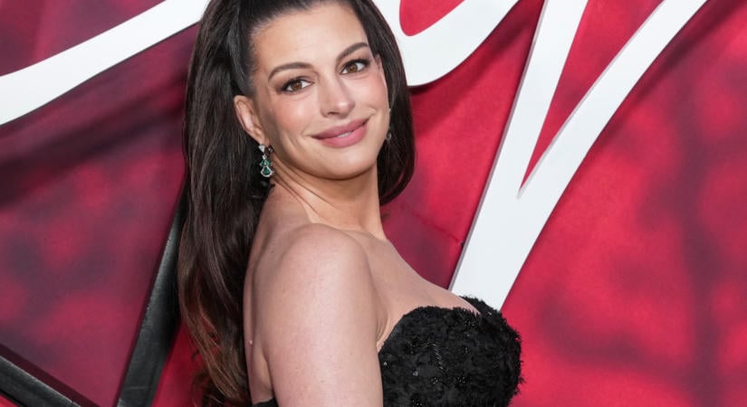 Anne Hathaway mesés kismama-szettjéért és hercegnős megjelenéséért odáig van az internet