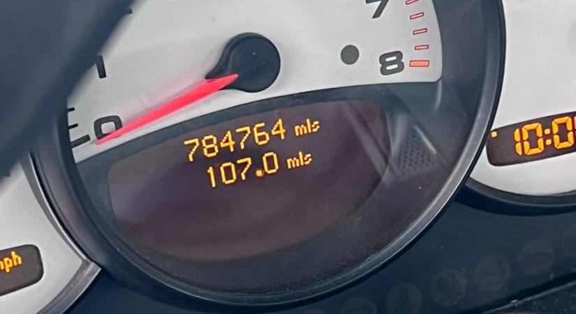 1,2 millió kilométernél jár a naponta nyúzott Porsche
