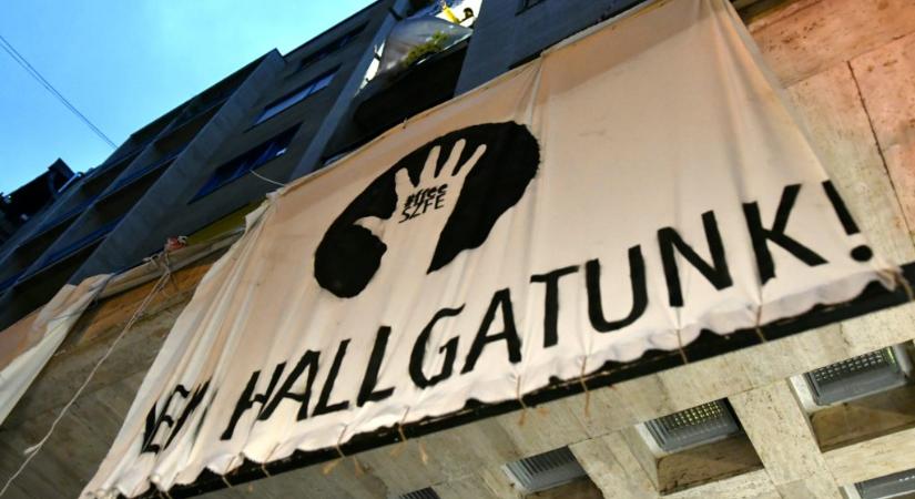 Hétfőn reggel sztárparádét rendeznek Palkovics László ablaka alatt