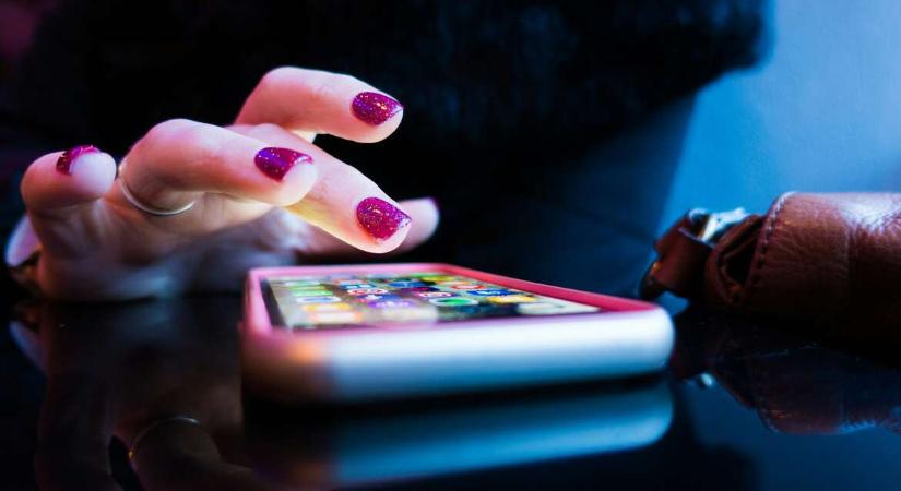 Szexuális zsarolás: Felismerhető a forgatókönyv, mégsem szűri ki az elkövetőket az Instagram és a WhatsApp