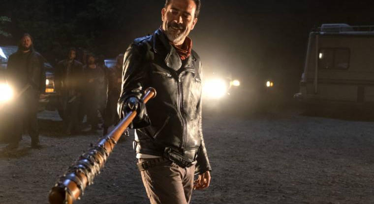 Tíz év után is beszólnak Jeffrey Dean Morgannek a The Walking Dead-rajongók Glenn halála miatt