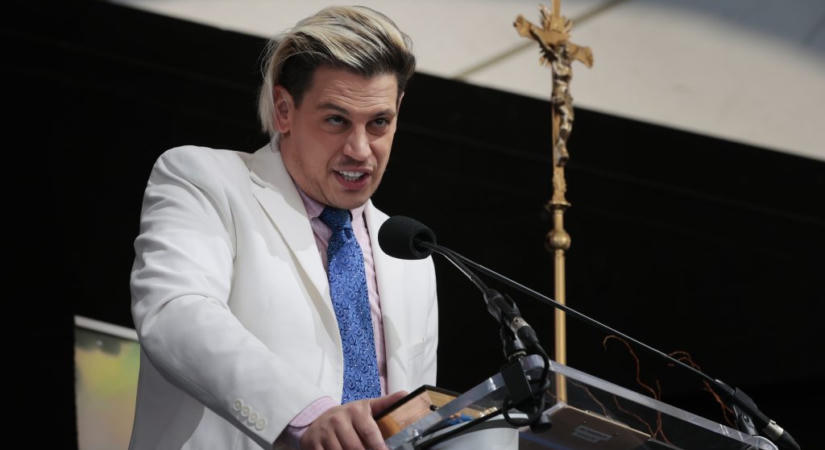 Kitoloncolják Amerikából a kitoloncolást támogató, Orbánt méltató politikai kommentátort