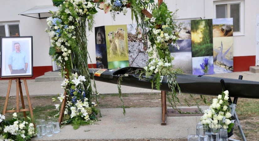 Eltemették Boros Gergelyt, a balesetben elhunyt világbajnok kajakost