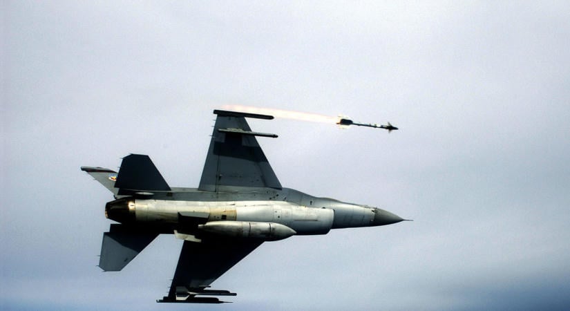 Az ukrán F-16-osok fele üzemképtelen állapotban van a karbantartási munkálatok késése miatt