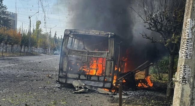 Kramatorszkban 33 ember meghalt, miután az oroszok menetrendszerű buszt támadtak