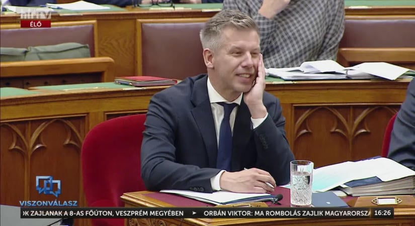 A kormányfő több pénzt ígér a családoknak, közben szűkítik az anyák adómentességét