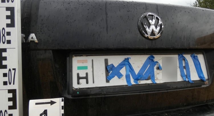 Meglátták ezt a rendszámot a debreceni rendőrök, ők is meglepődtek, mi derült ki