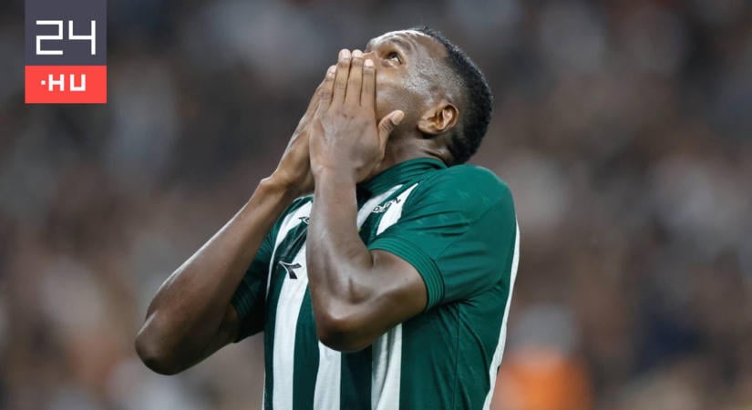 Súlyosan is megsérülhetett volna a futballista, aki gólöröm közben egy gödörbe zuhant