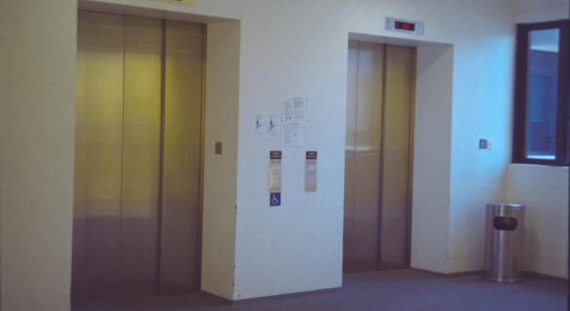 Leszakadt a szállodai lift egy kosárcsapat játékosai alatt