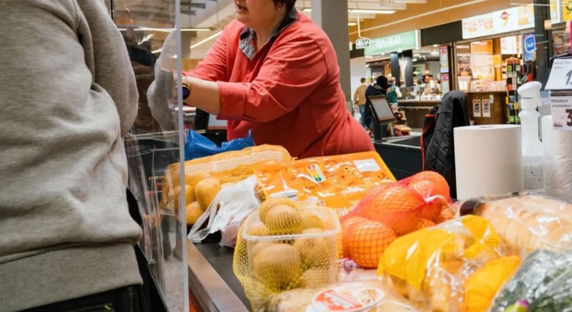 Bűnbe csábított a földre esett pénz: hihetetlen, mire vetemedett a vásárló a dunaföldvári boltban