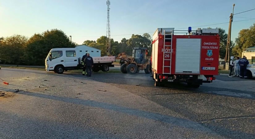 Riasztást kaptak az önkéntes tűzoltók: személyautó és egy kisteherautó ütközött Hajóson  fotók