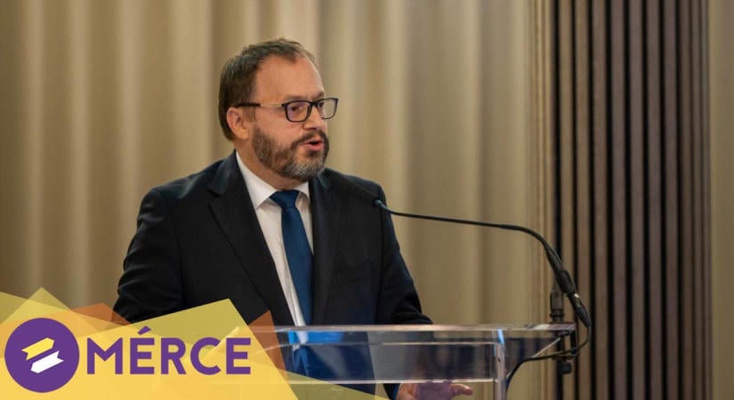 Kármán András nagyon sok szóval tudja körülírni azt, amit megszorításnak hívunk