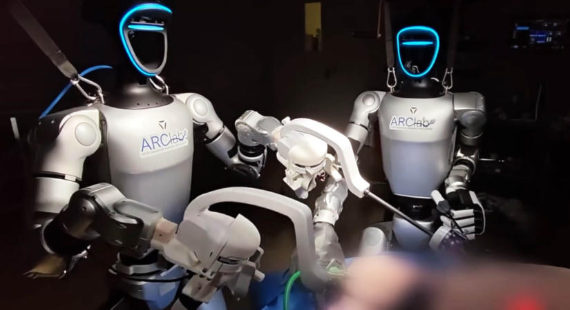 Először operáltak humanoid robotok élő alanyon