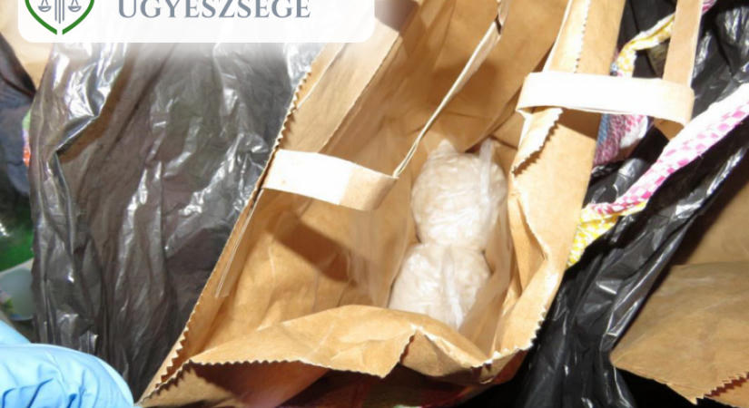 Letartóztatták a férfit, aki több mint négy kilogramm kábítószerrel várakozott az utcán